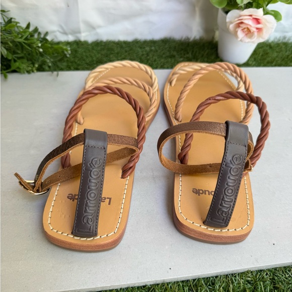Larroude Santorini Flat Sandals
Multi Neutral Leather Rope Style
Sz 9 brand new - Picture 2 of 8